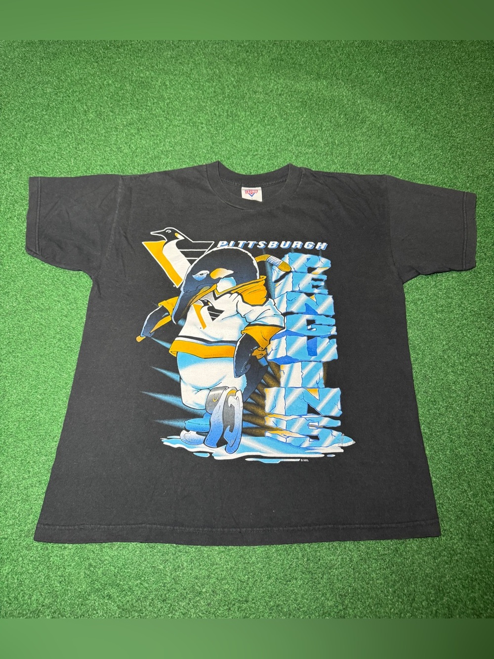 Pittsburgh Penguins RARE Vintage T Shirt Large 90s NHL Grail Graphic Shirt